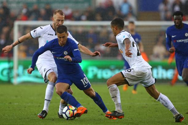 中展现出惊 中展现出惊